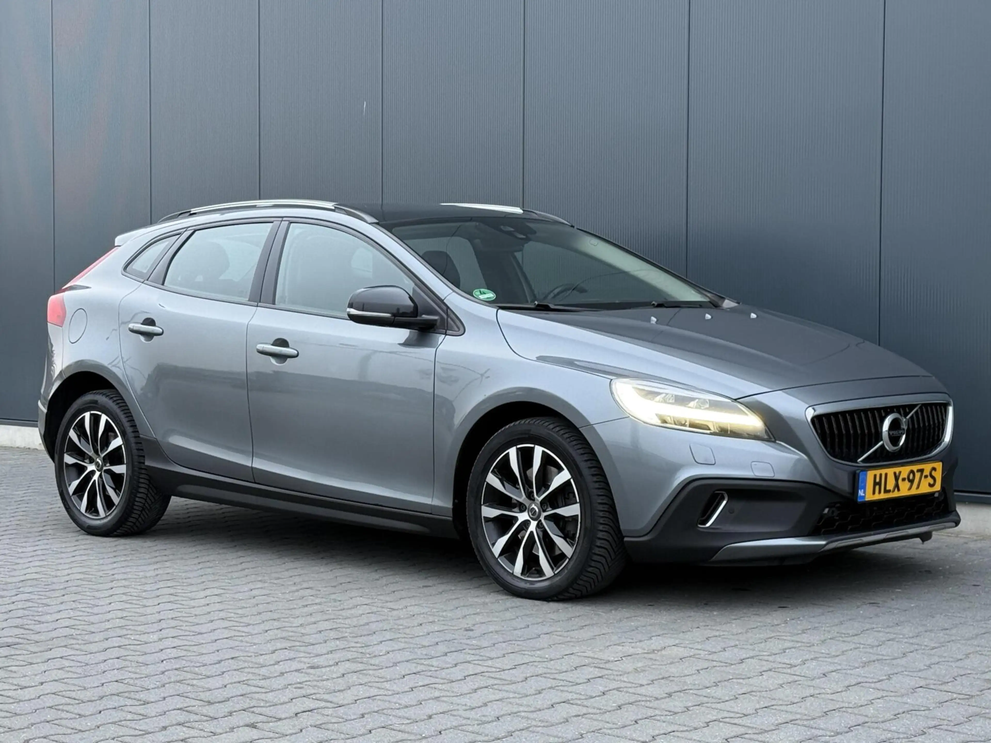 Volvo V40 Cross Country 2.0 D2 Nordic+ Full Led - Pano - Leder - Automaat — photo 10