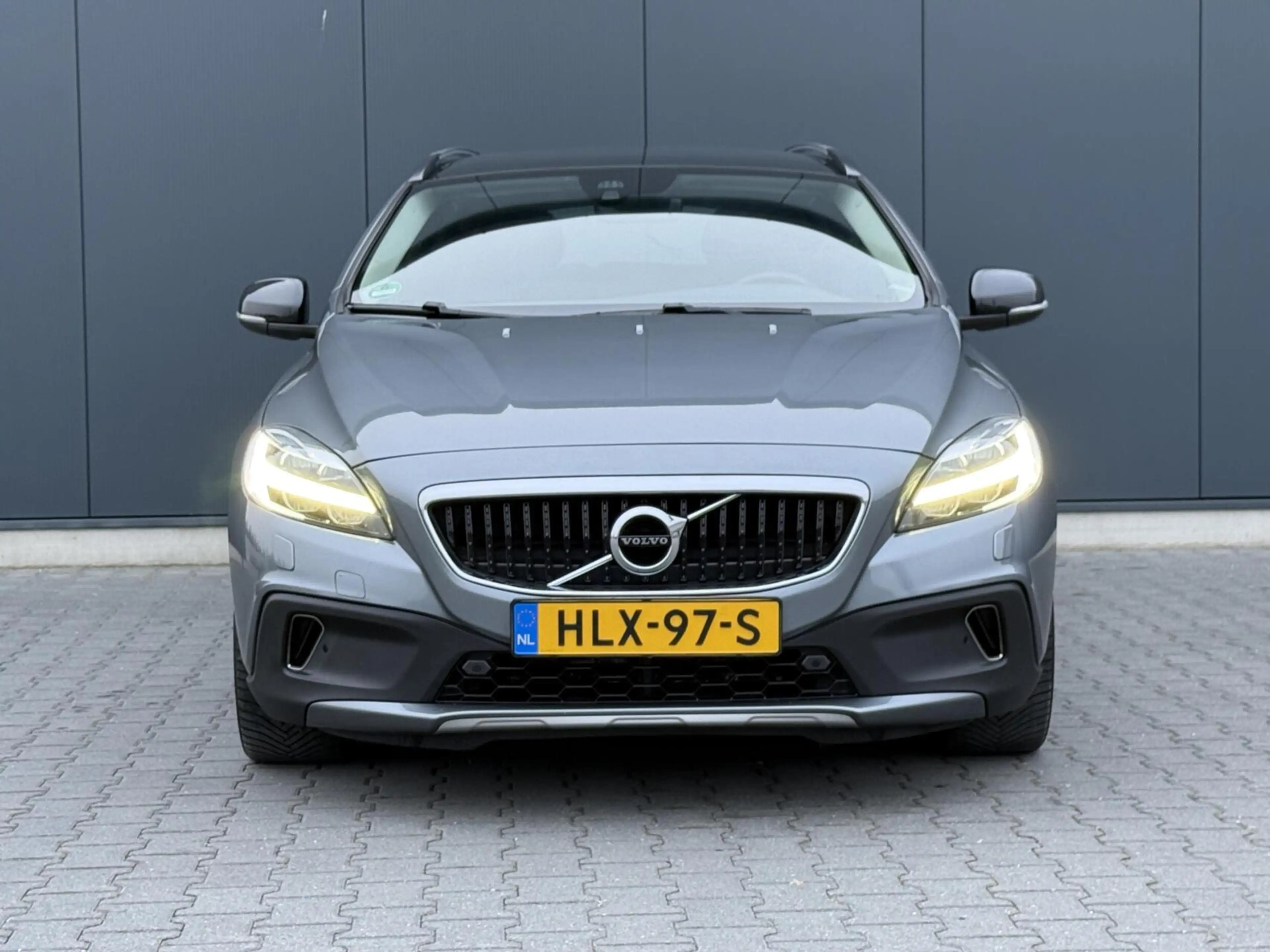 Volvo V40 Cross Country 2.0 D2 Nordic+ Full Led - Pano - Leder - Automaat — photo 7