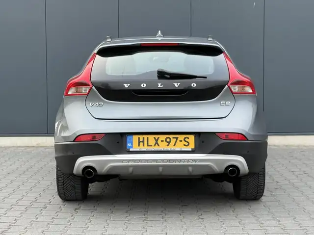 Volvo V40 Cross Country view 8