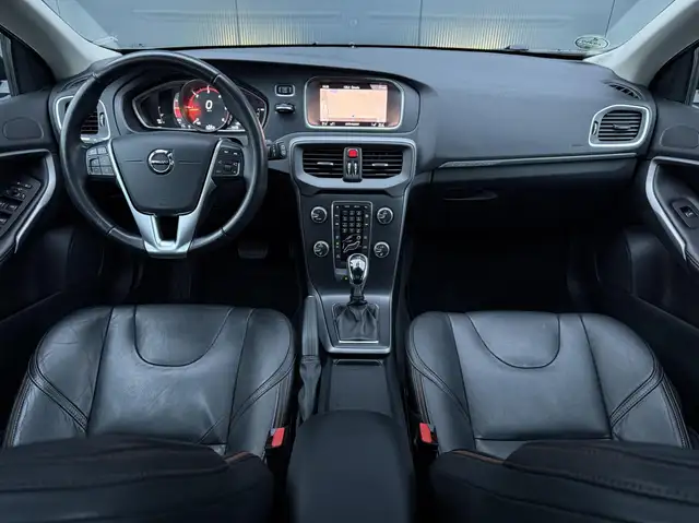 Volvo V40 Cross Country view 15