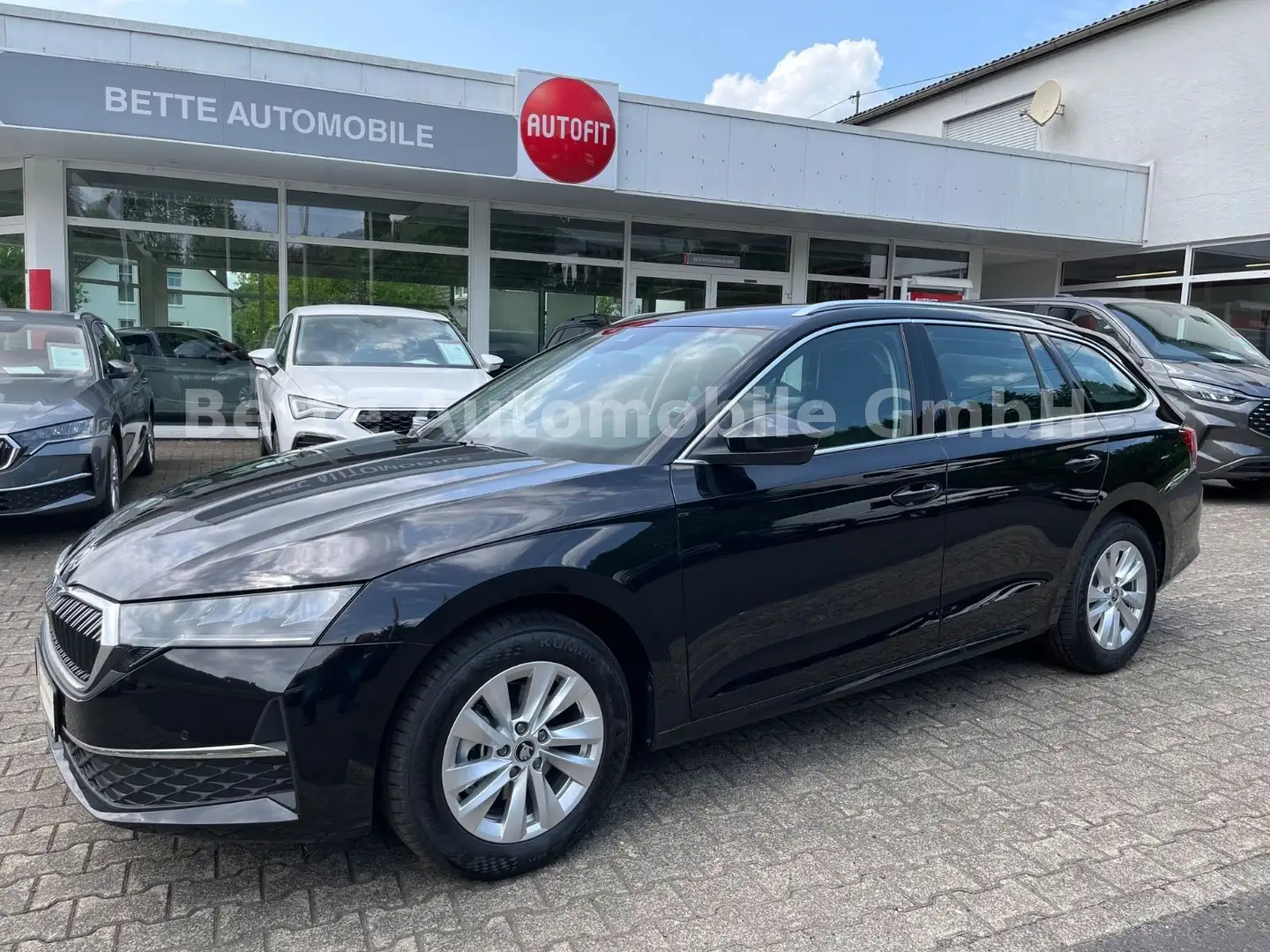 Skoda Octavia 1.5 eTSI Selection Noir - 1