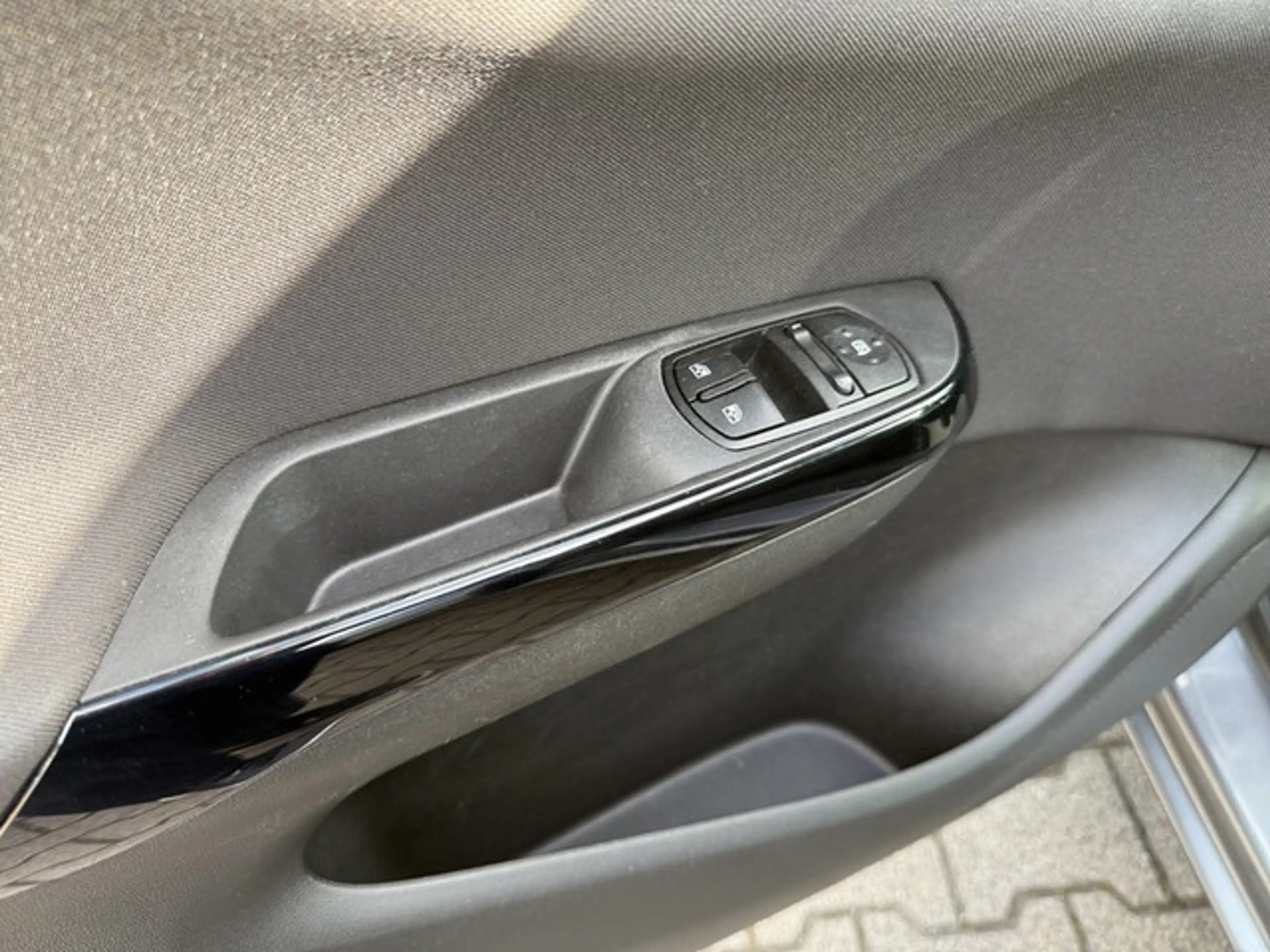 Opel Corsa-e Corsa E ON 1.4 AUT+CARPLAY+SITZHZG+PDC+ALU+ALLW... — photo 14