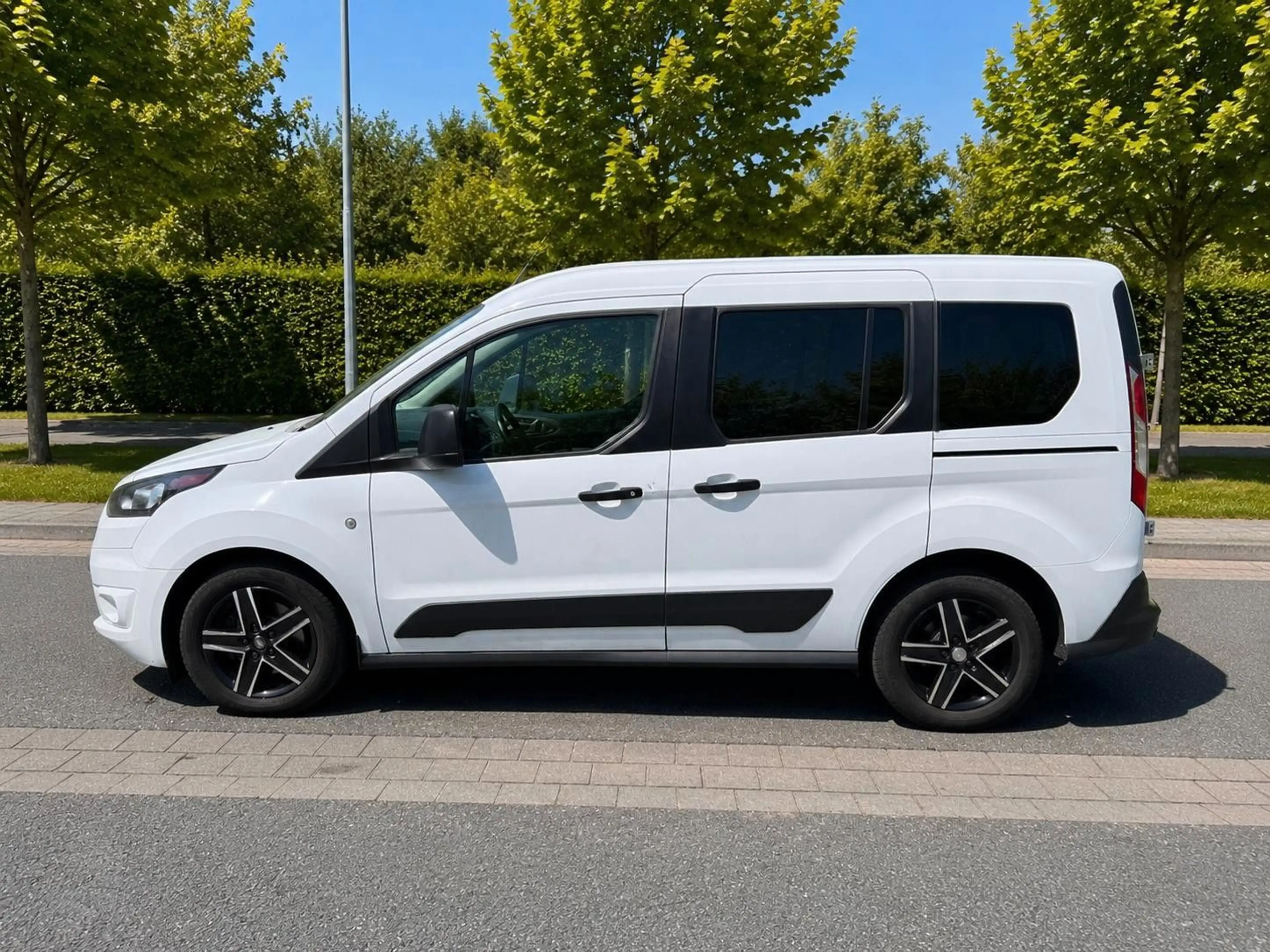 Ford Transit Connect 1.5 TDCI TÜV NEU AUTOMATIK AHK — photo 11