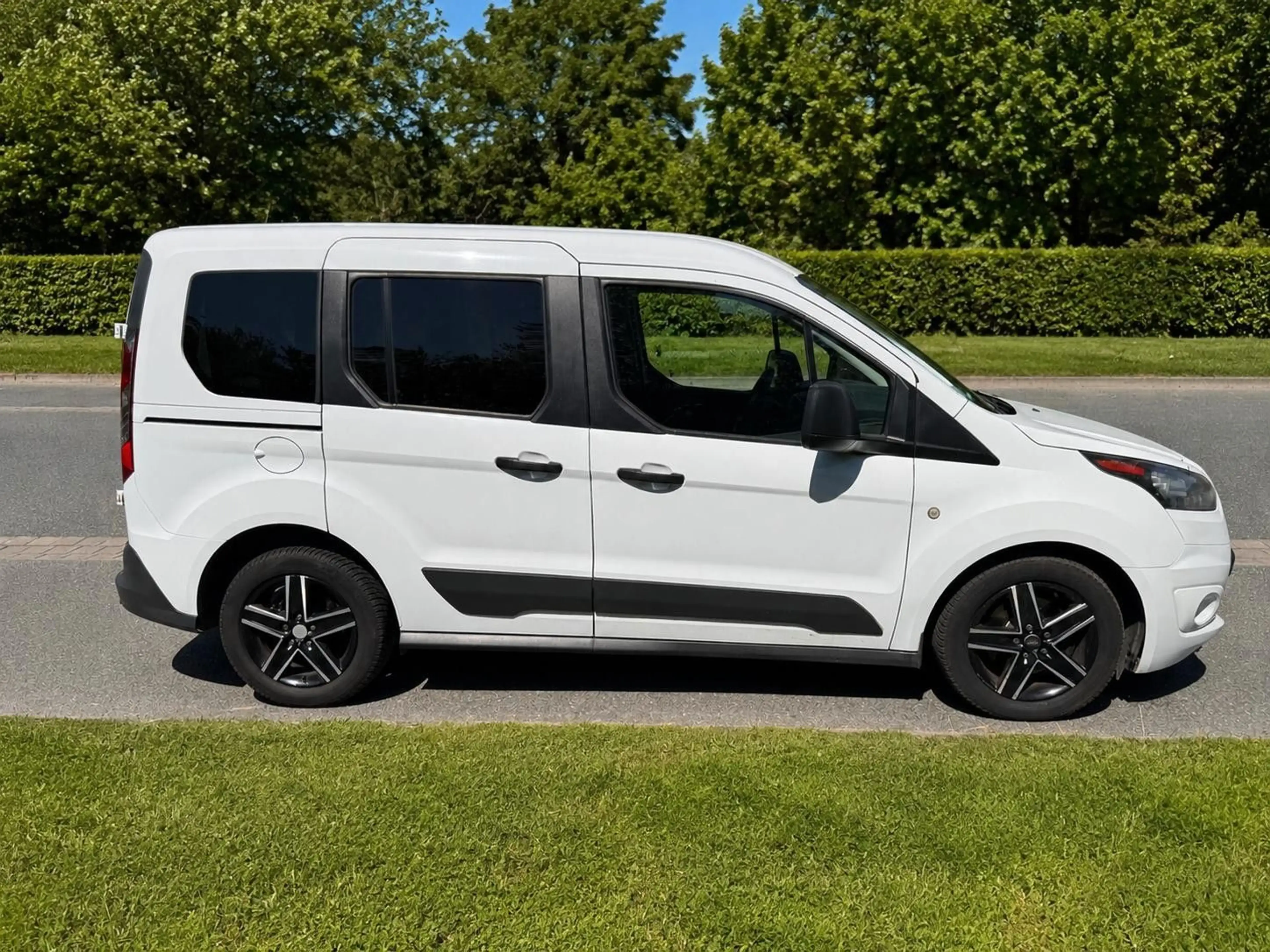 Ford Transit Connect 1.5 TDCI TÜV NEU AUTOMATIK AHK — photo 2