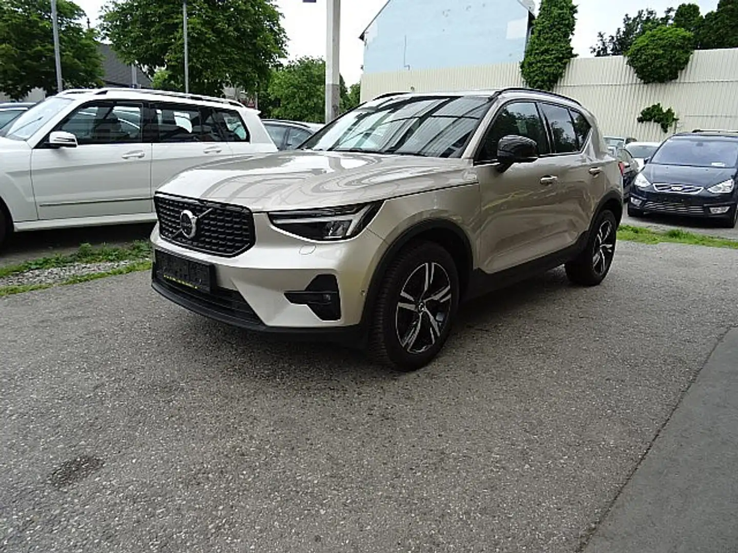 Volvo XC40 B3 Plus Dark Aut. - 1