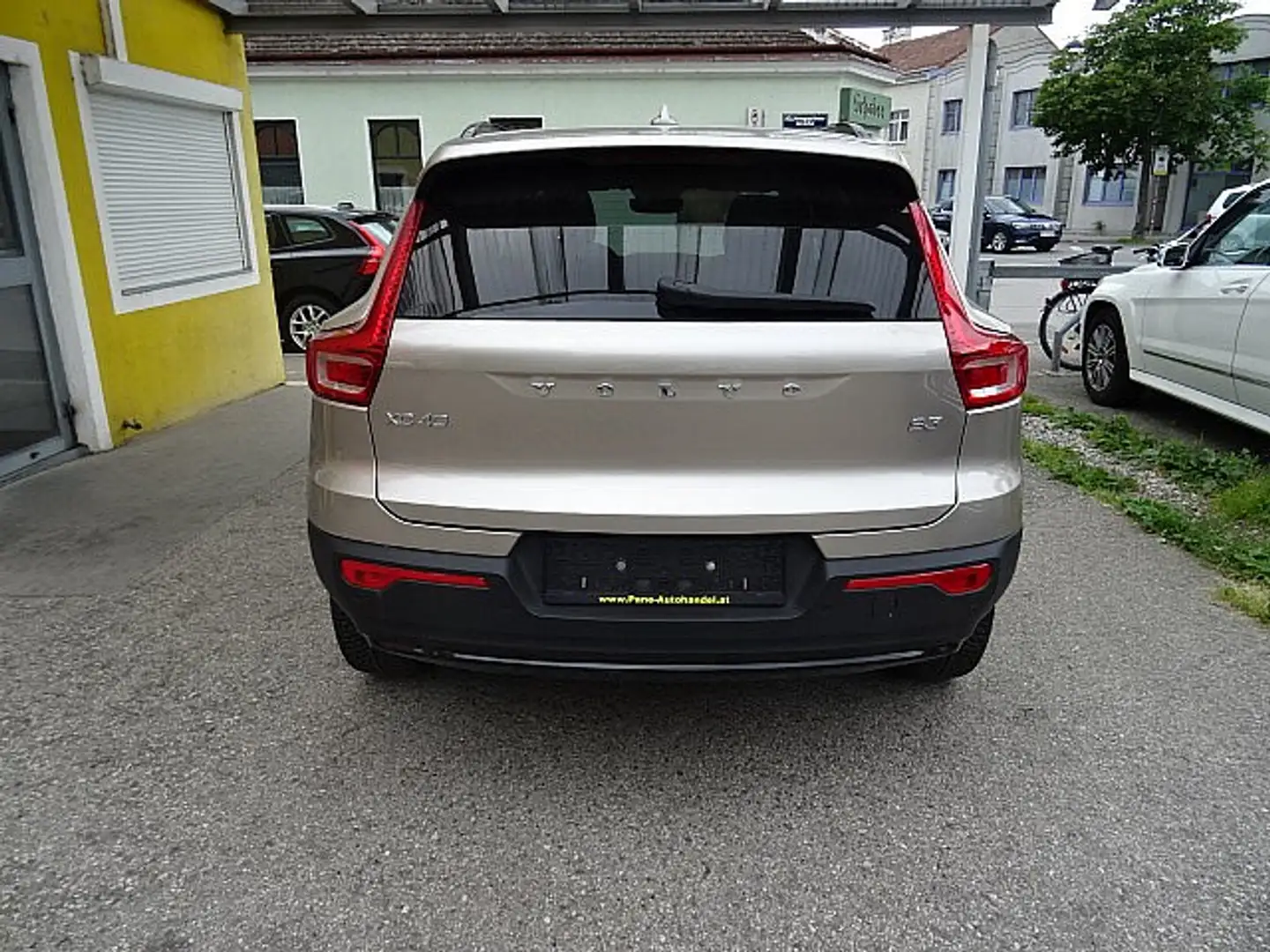 Volvo XC40 B3 Plus Dark Aut. - 2