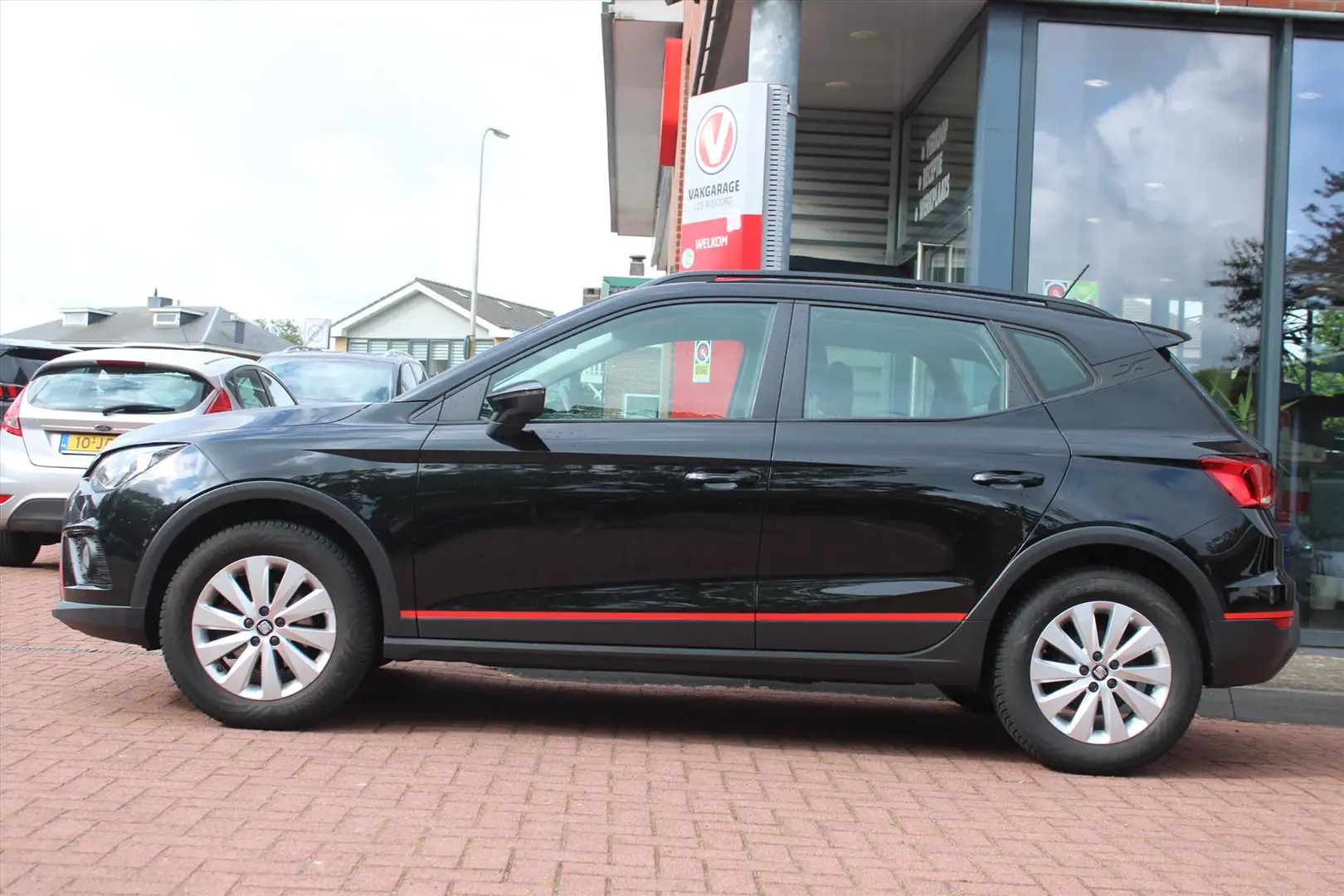 SEAT Arona 1.0 TSI *Style* | Carplay | A/C | Cruise Control | Zwart - 2