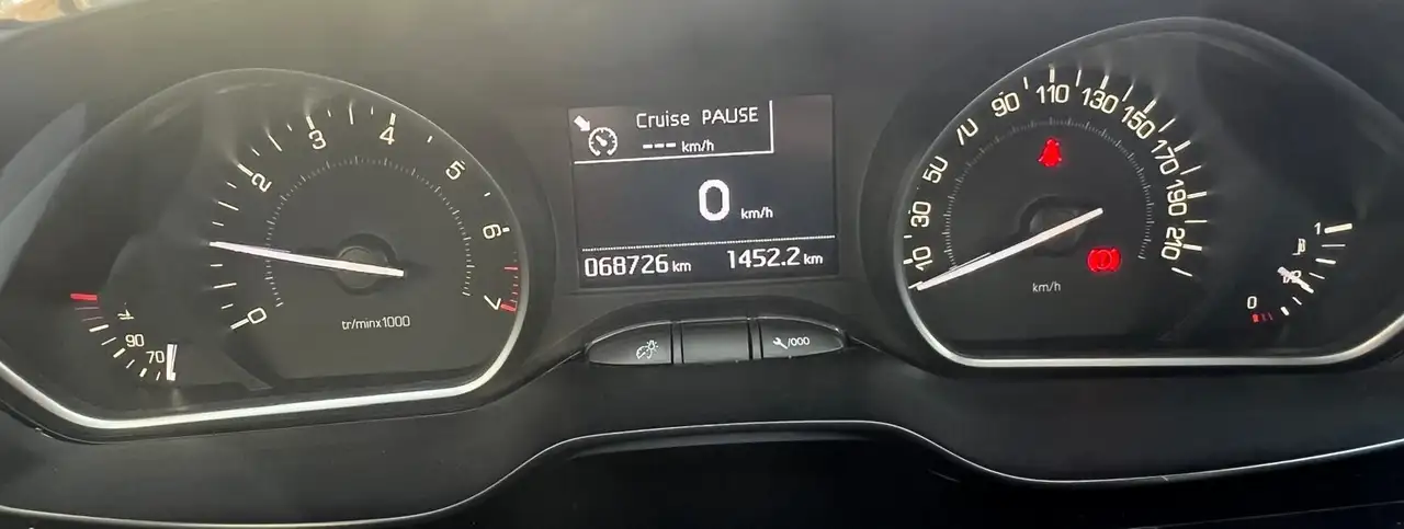 Peugeot 208 208 — photo 11
