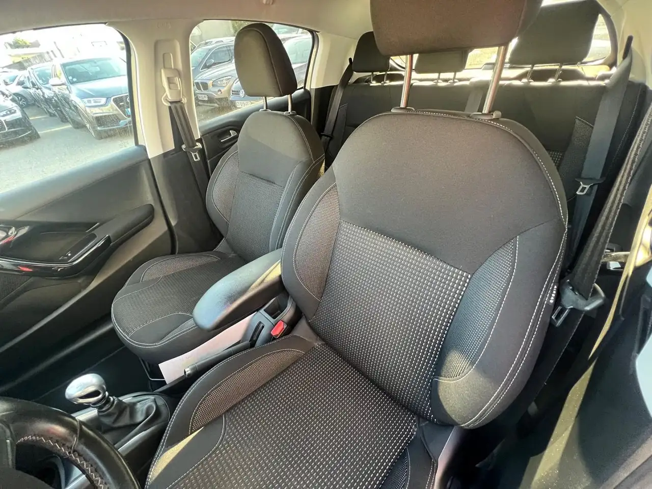 Peugeot 208 208 — photo 20