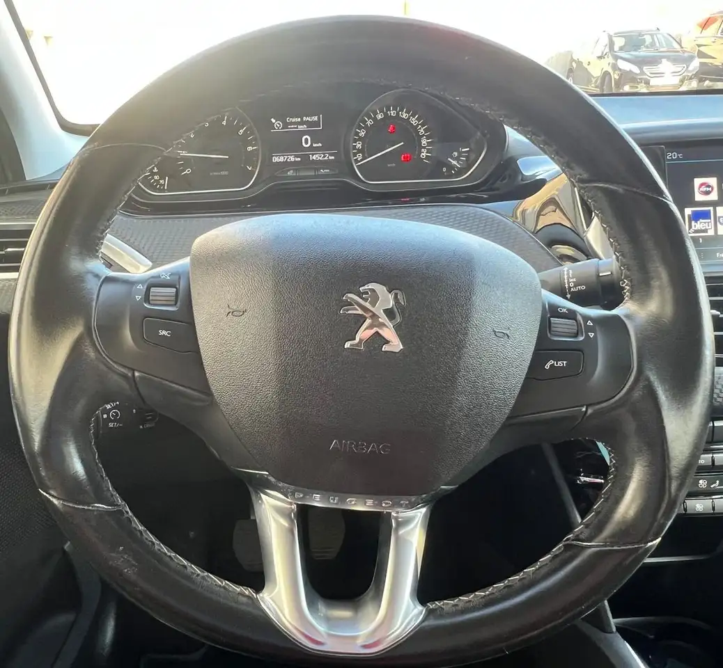 Peugeot 208 208 — photo 12