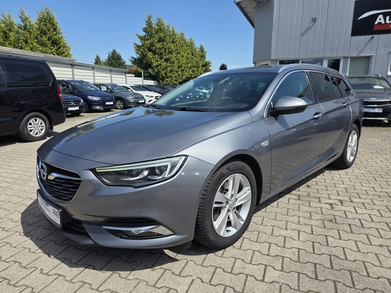 Opel Insignia 2.0 D Sports Tourer Innovation — photo 1 of 22