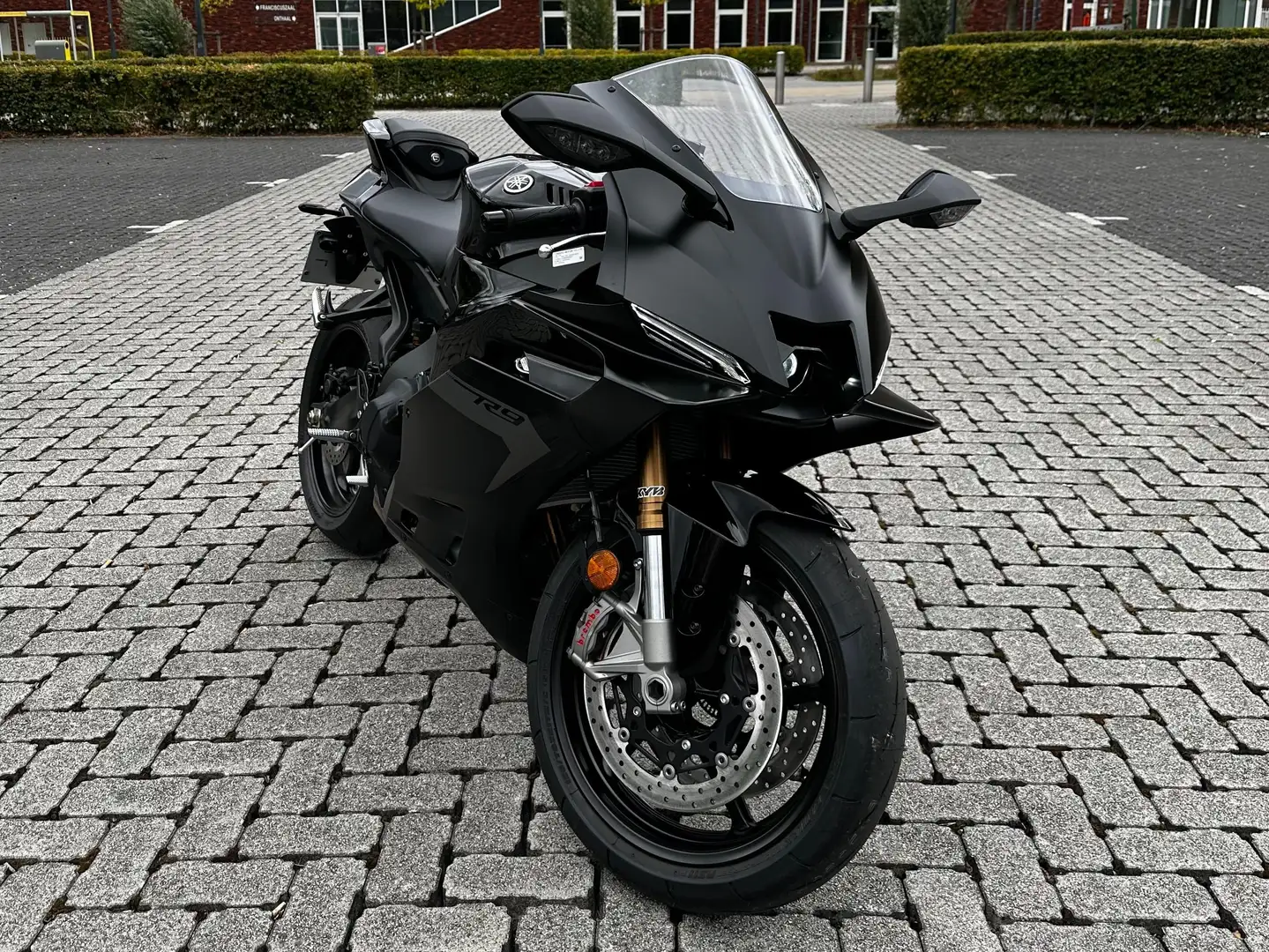 Yamaha YZF-R6 R9 - 1