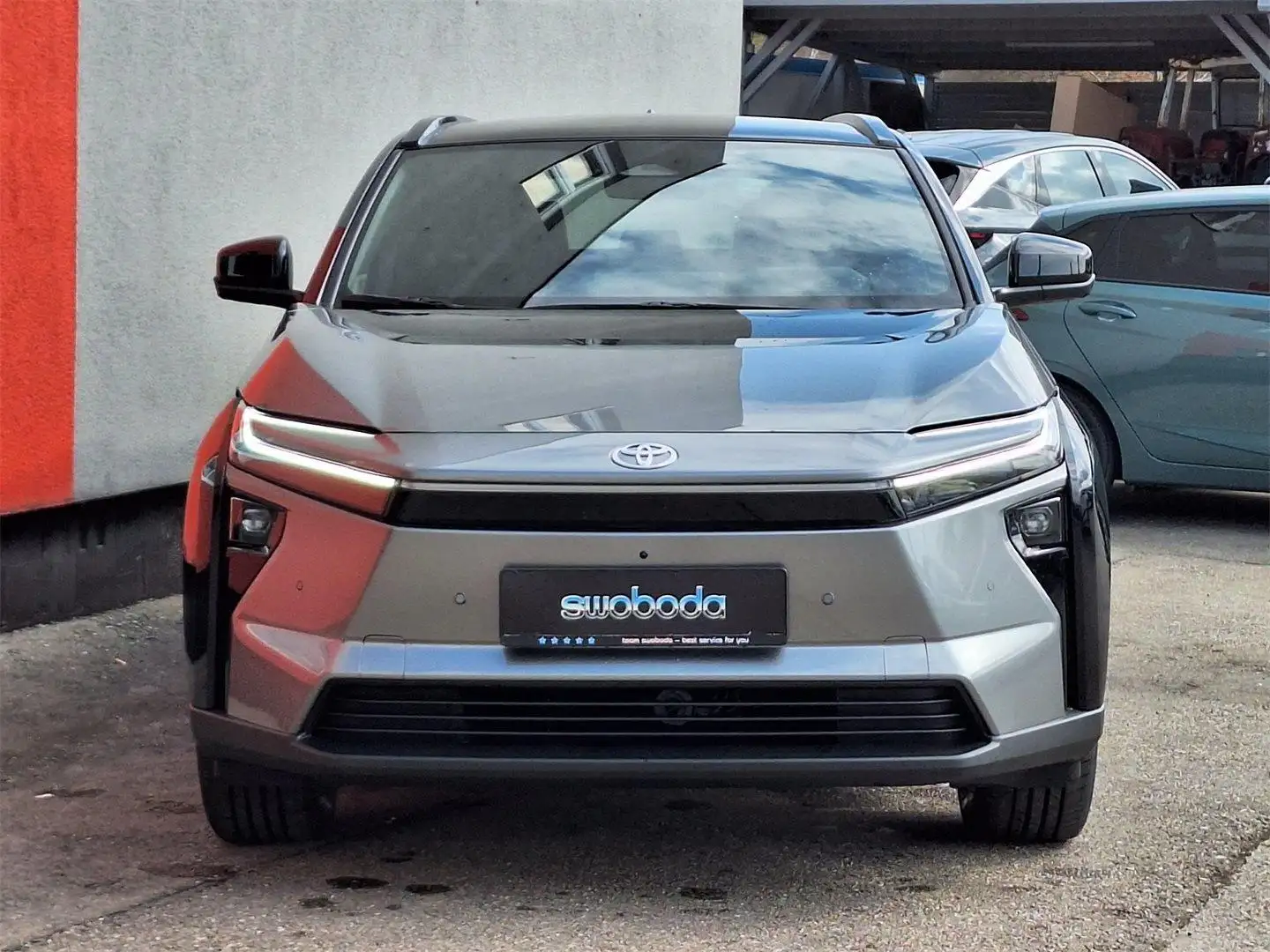 Toyota bZ4X Lounge 165kW 4x2 Grau - 2