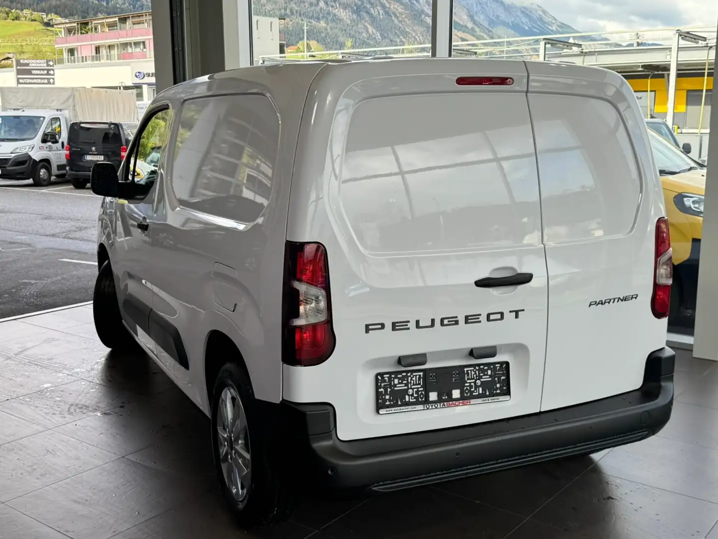 Peugeot Partner Partner BHDI 130 EAT Bílá - 2
