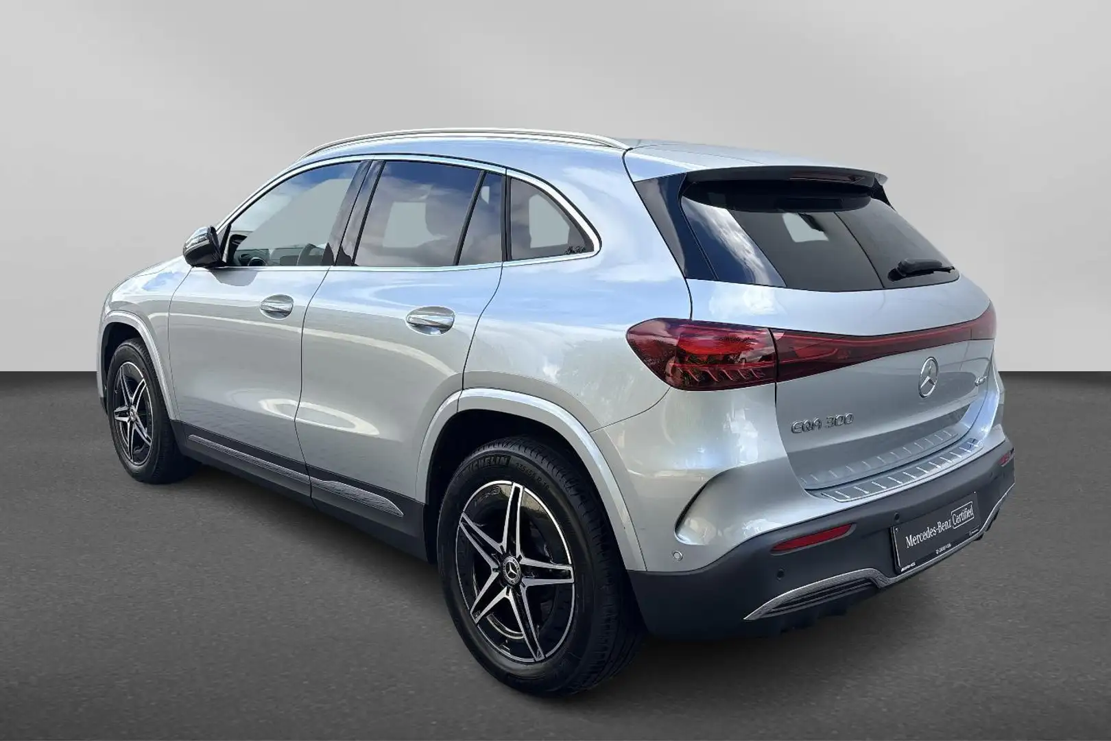 Mercedes-Benz EQA 300 Cars 4MATIC AMG Line Argent - 2
