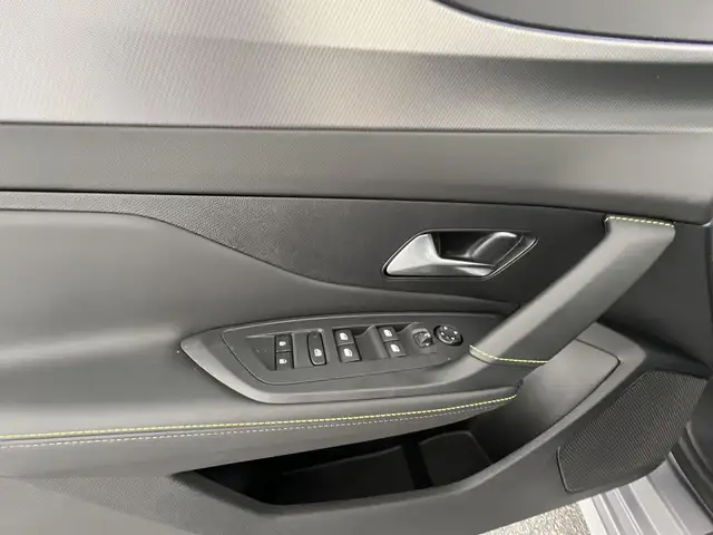 Peugeot 308 view 11