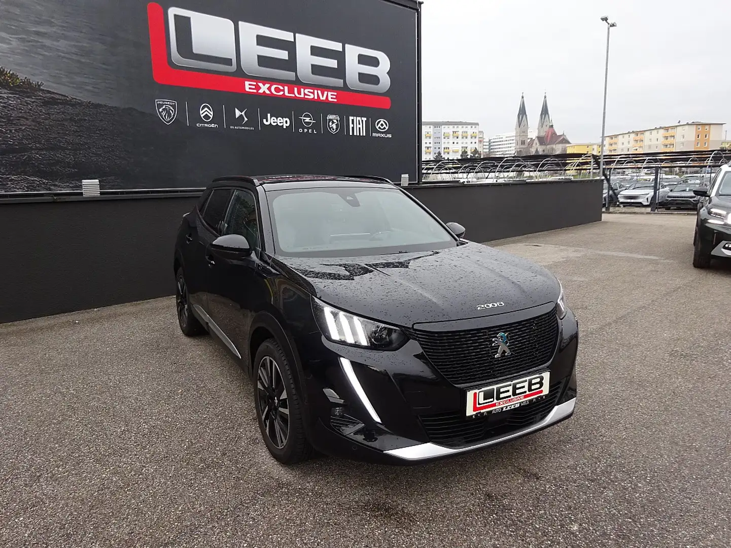 Peugeot e-2008 50kWh GT Schwarz - 2
