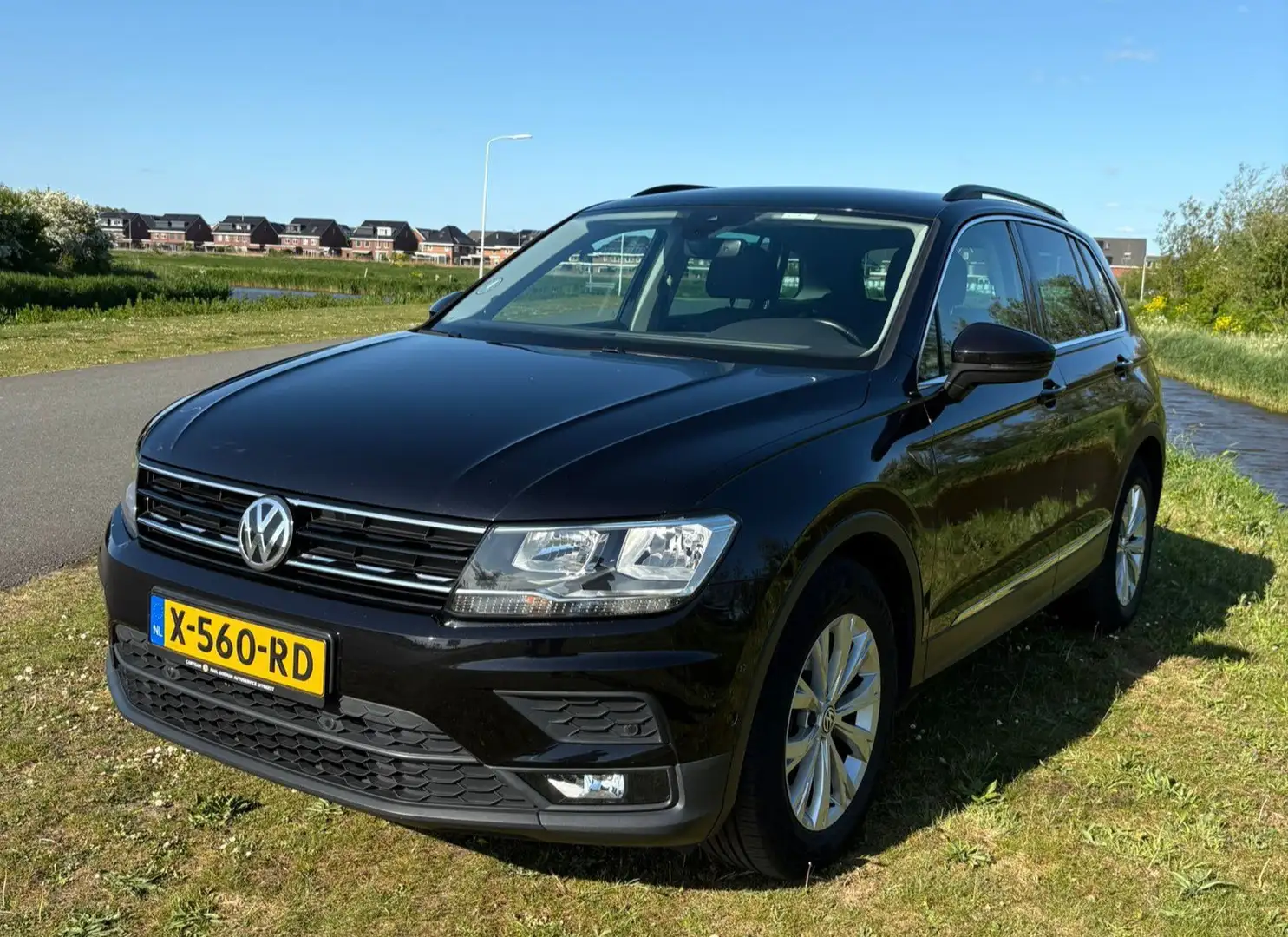 Volkswagen Tiguan Tiguan 1.5 TSI ACT CL Bns Zwart - 1