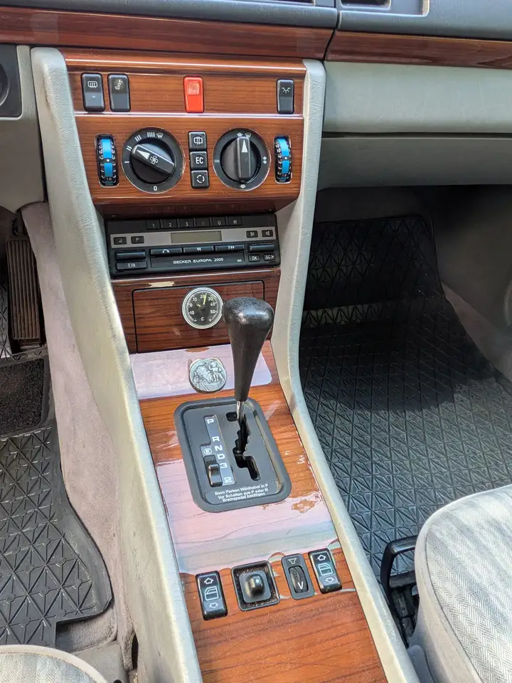 Mercedes-Benz E 200, foto 10
