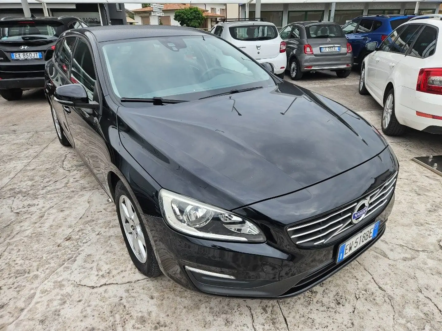 Volvo V60 D2 1.6 Powershift Momentum Noir - 2
