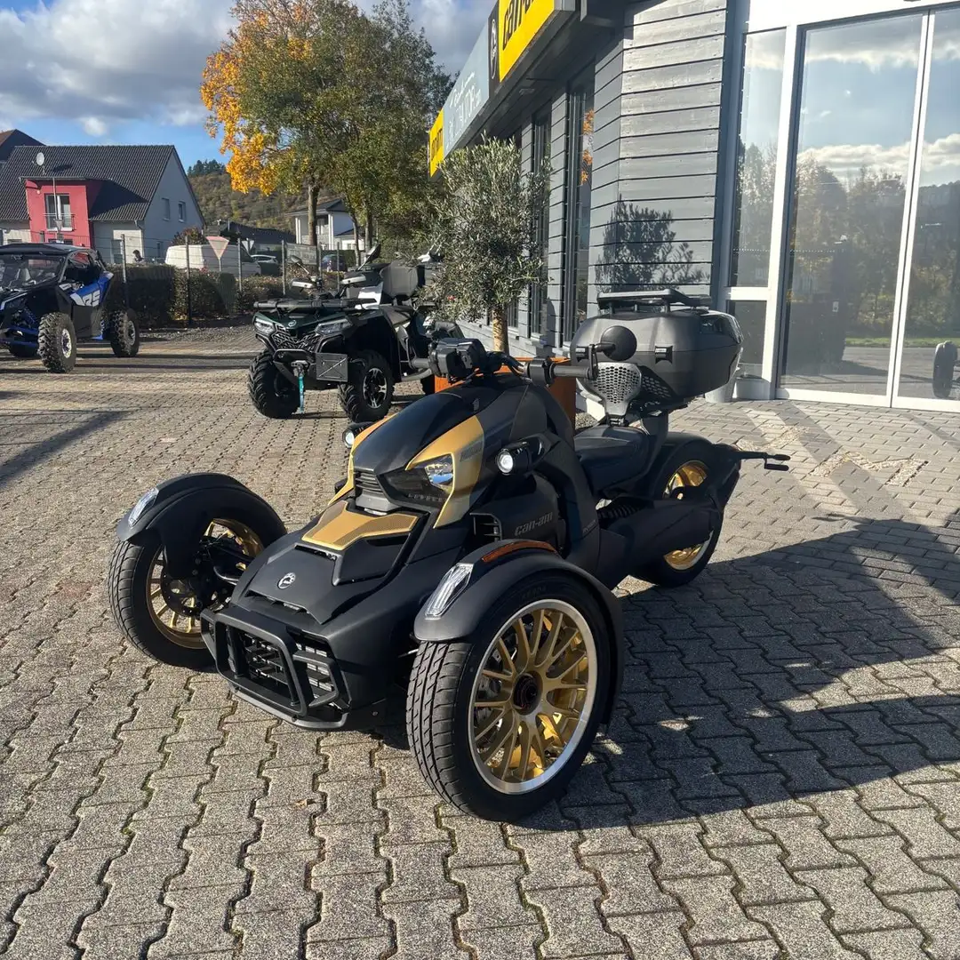 Can-Am Ryker 900 Gold-Edition inkl. Garantie bis 10.26 Gold - 1