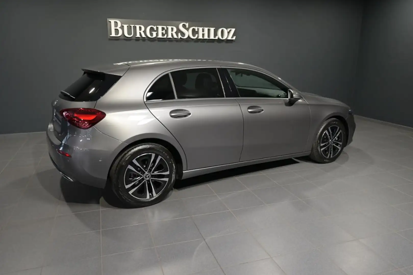 Mercedes-Benz A 180 progressive AUT DynLicht Fernlichtass. LED Grau - 2