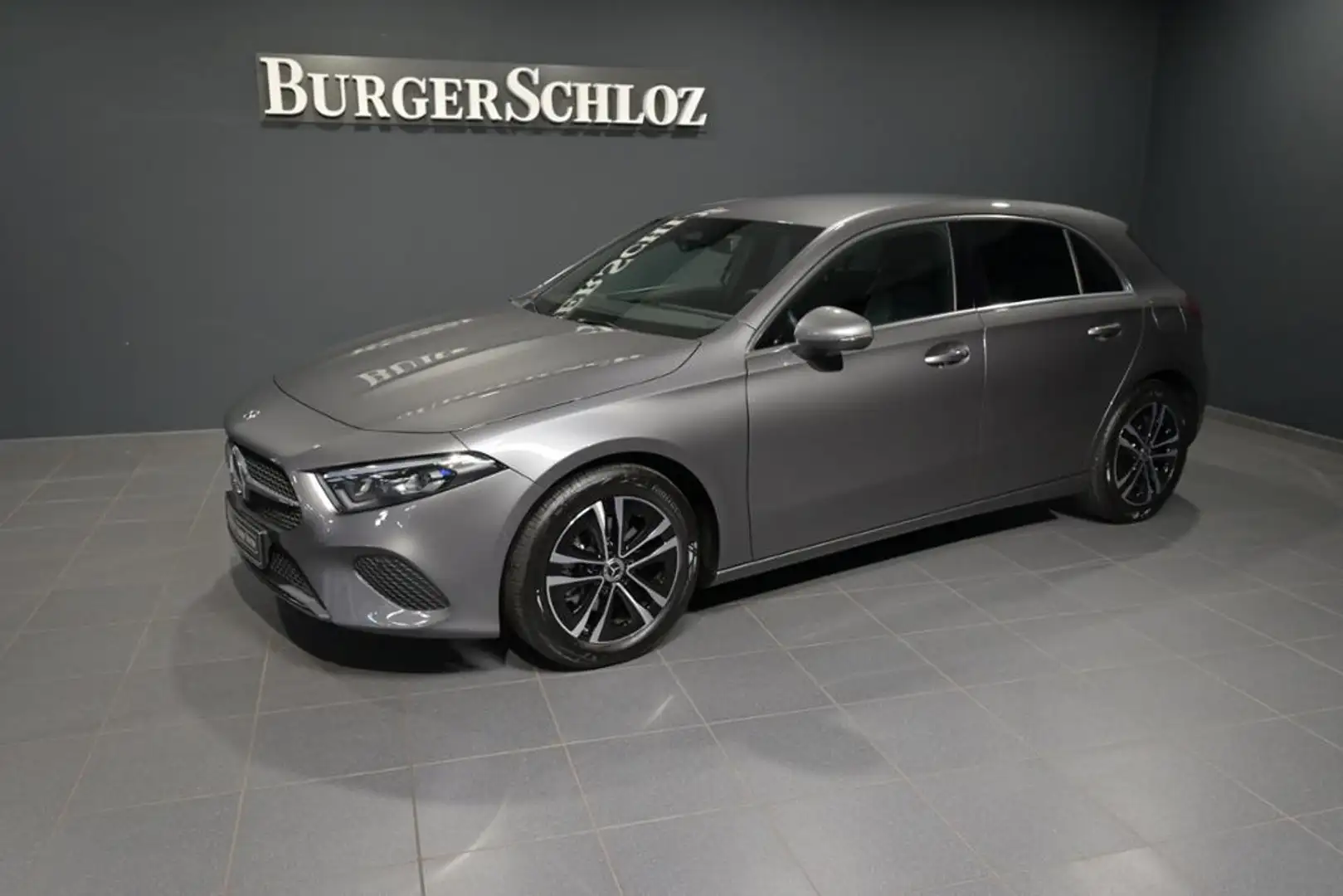 Mercedes-Benz A 180 progressive W-Paket Navi PDC SHZ SpurH LM Grau - 1