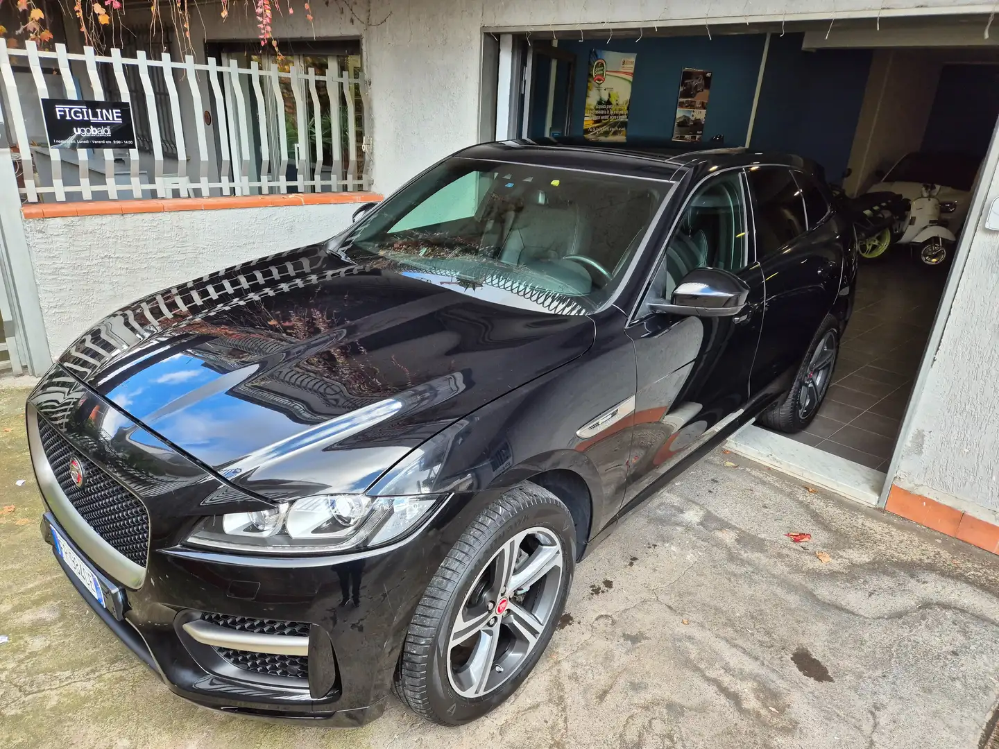 Jaguar F-Pace F-Pace 2.0d R-Sport awd 180cv auto Noir - 1