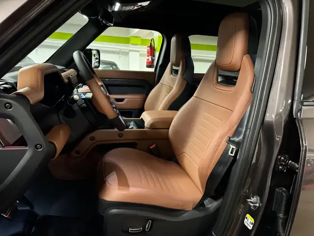 Land Rover Defender view 19