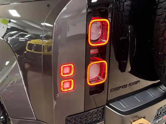 Land Rover Defender view 10