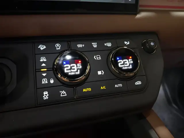 Land Rover Defender view 30