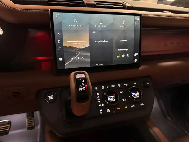 Land Rover Defender view 29