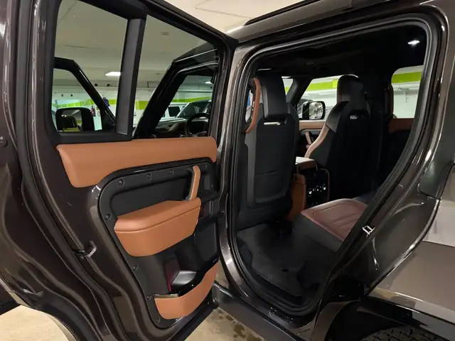 Land Rover Defender view 23