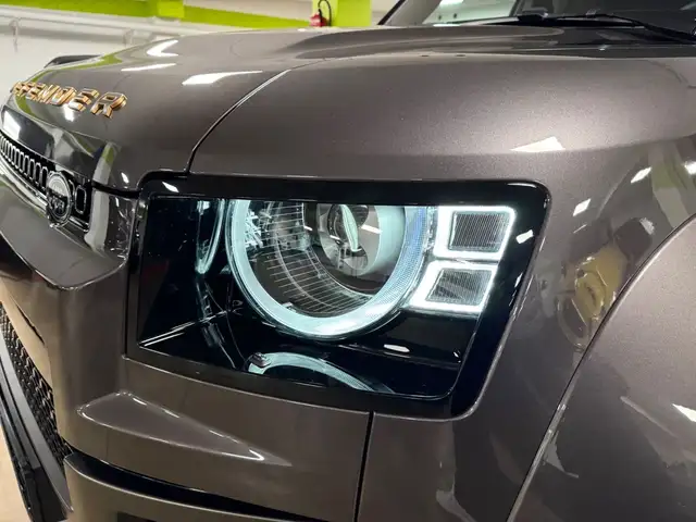 Land Rover Defender view 13