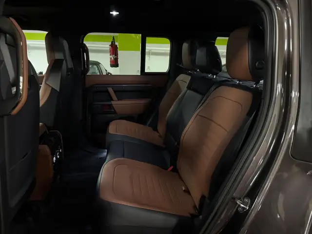 Land Rover Defender view 24