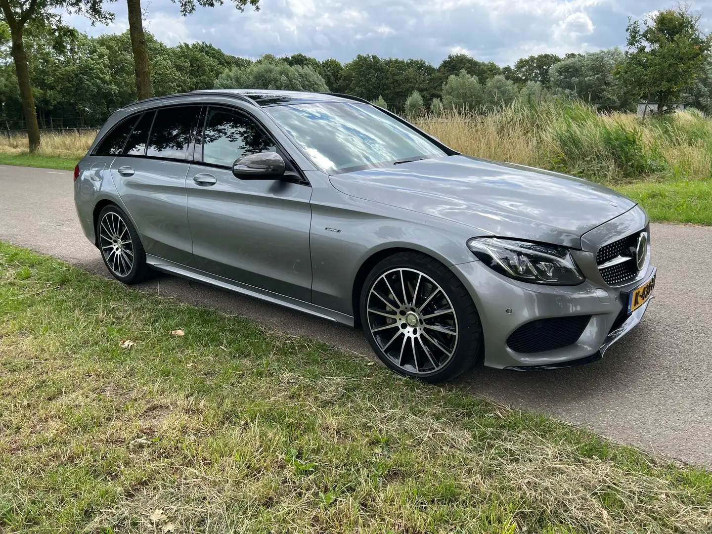Mercedes-Benz C 450 AMG Estate 4Matic Šedá - 1