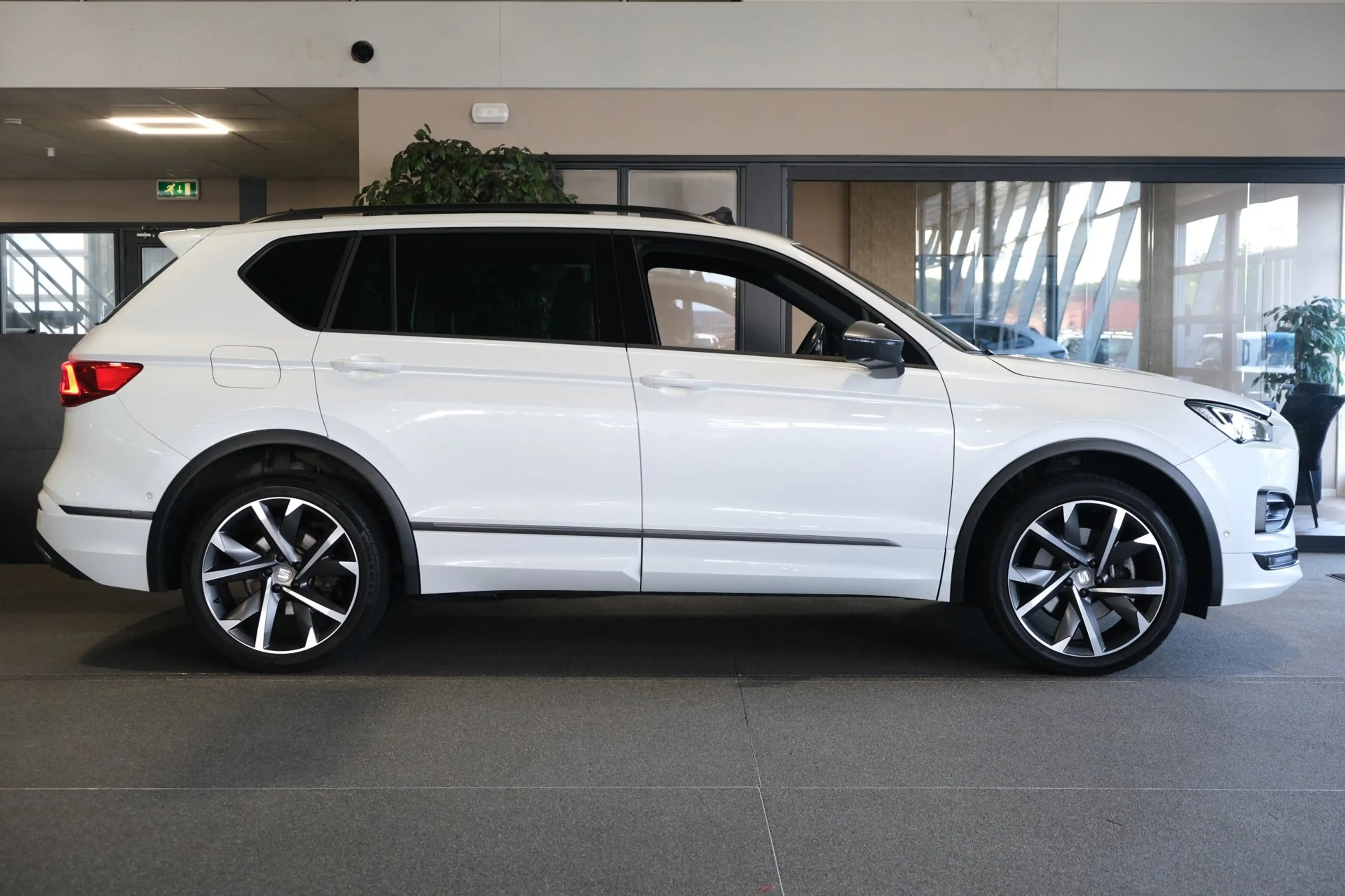 SEAT Tarraco 1.4 TSI e-Hybrid PHEV FR 245PK Pano Trekhaak 360Ca — photo 7