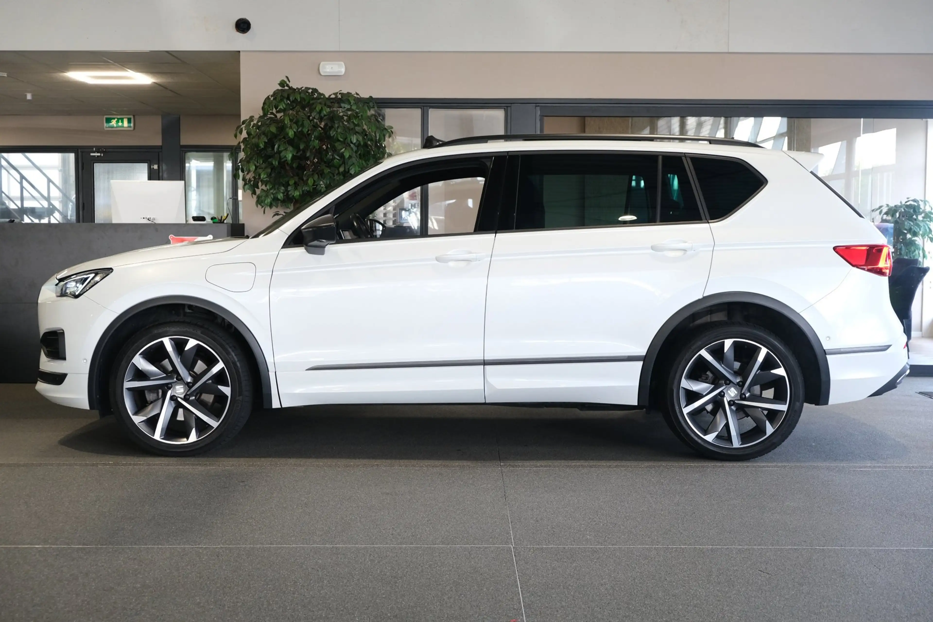 SEAT Tarraco 1.4 TSI e-Hybrid PHEV FR 245PK Pano Trekhaak 360Ca — photo 9