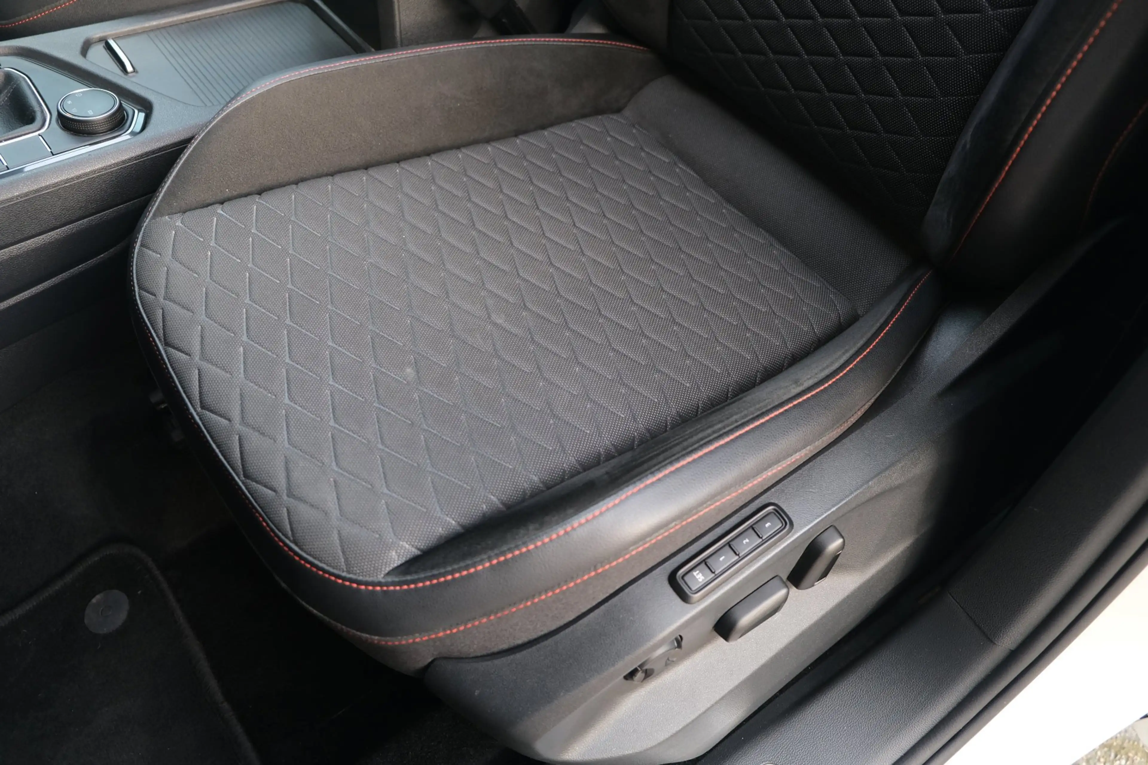 SEAT Tarraco 1.4 TSI e-Hybrid PHEV FR 245PK Pano Trekhaak 360Ca — photo 5