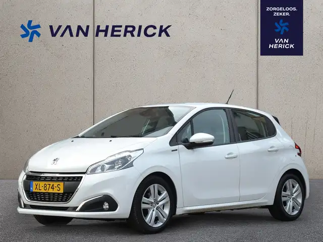 Peugeot 208 1.2 PureTech Signature | Navigatie | Parkeersensor