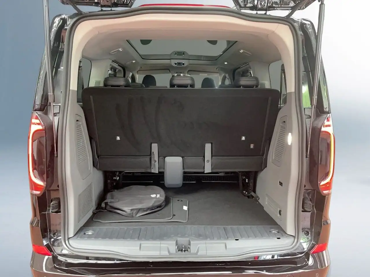 Volkswagen T7 Caravelle Style 160 kW Automatik 18