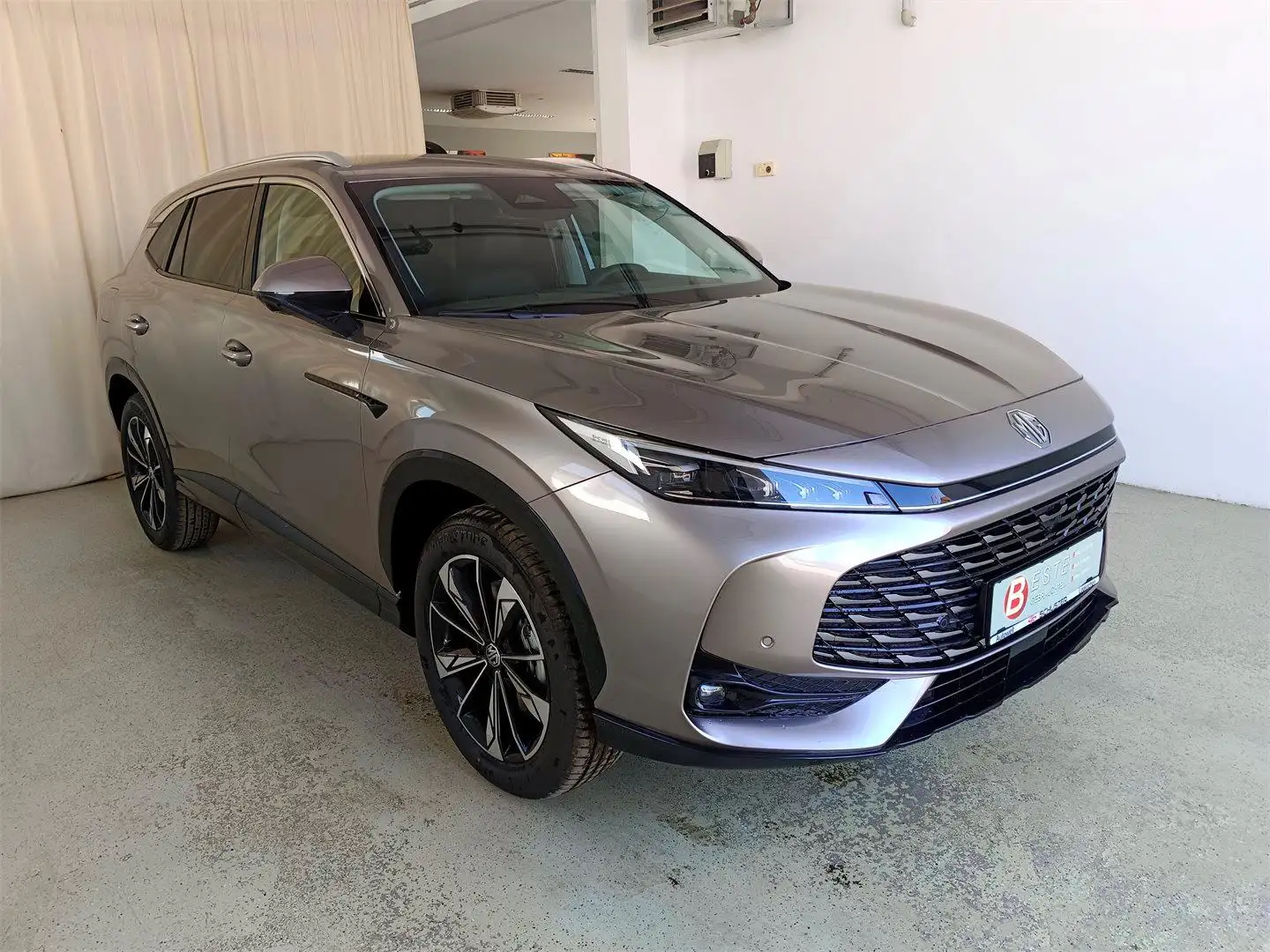 MG HS HEV Luxury Silber - 1