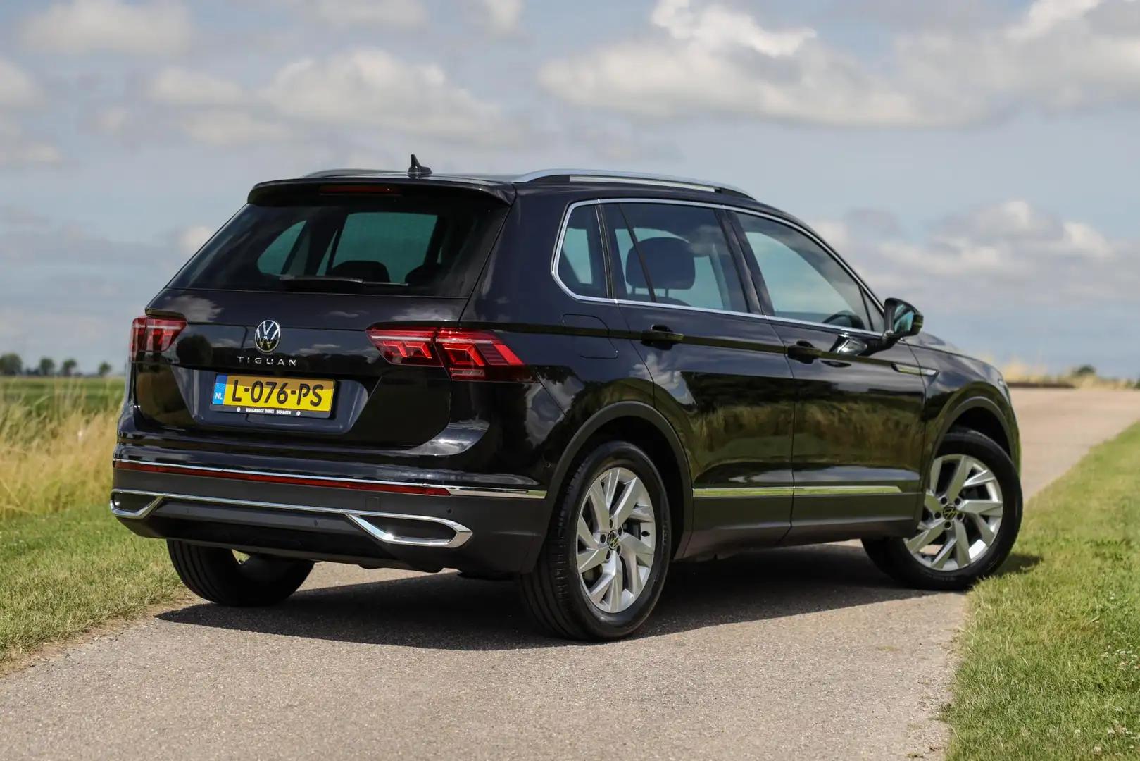 Volkswagen Tiguan 1.5 TSI 150 pk DSG Elegance ✅ LED ✅ ACC ✅ Carplay Zwart - 2