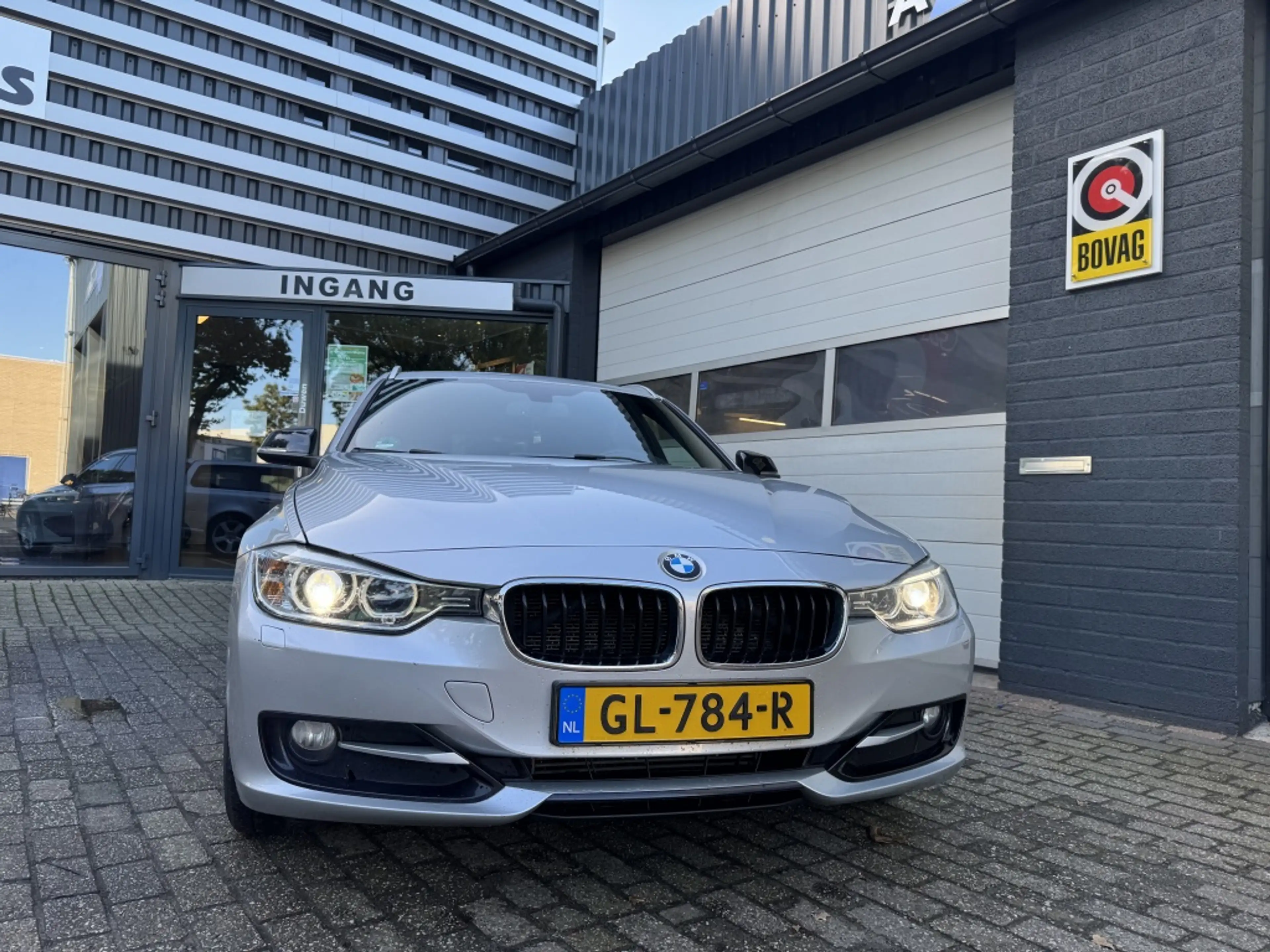 BMW 318 3-serie Touring 318d Executive — photo 9