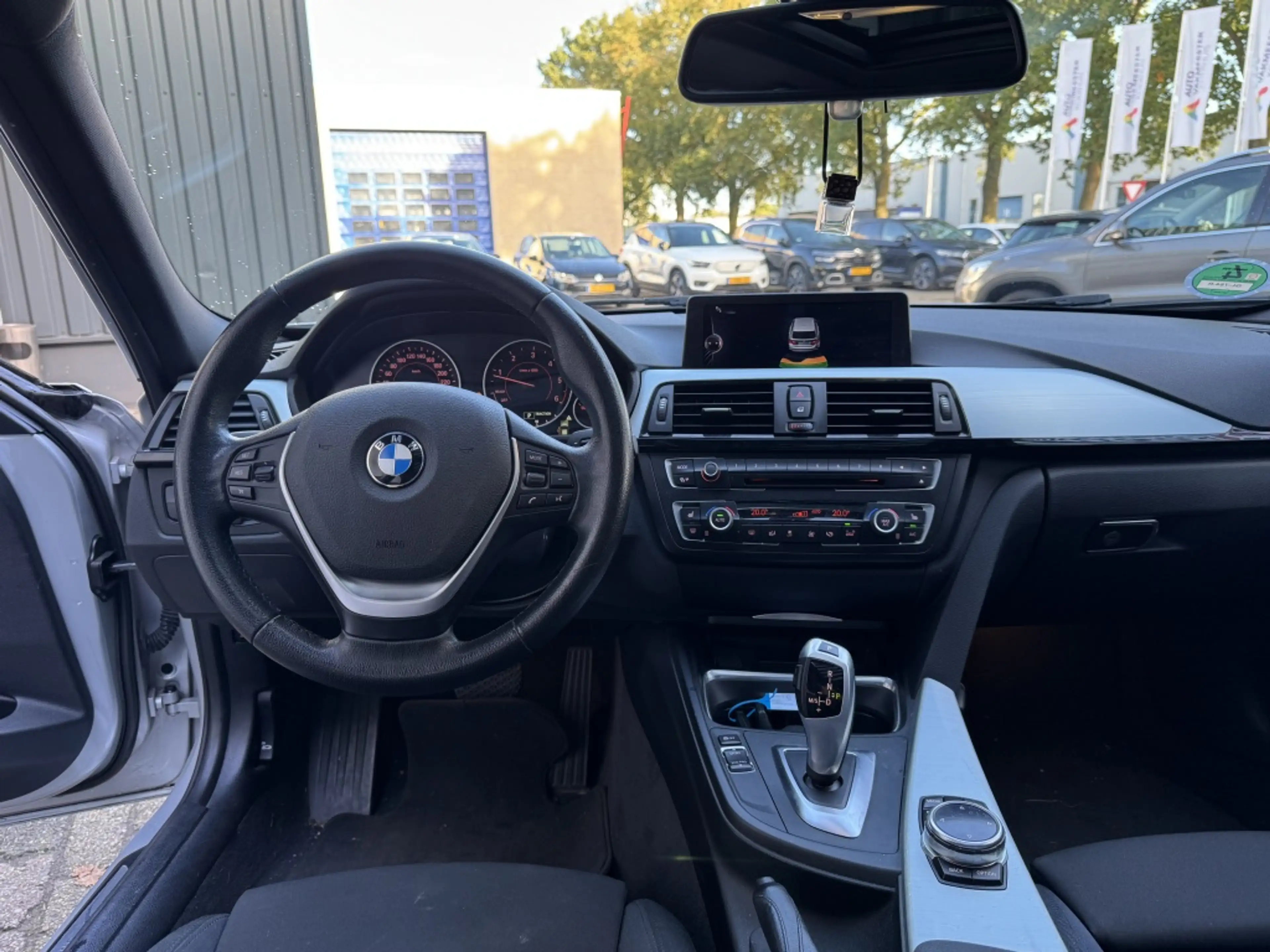 BMW 318 3-serie Touring 318d Executive — photo 8