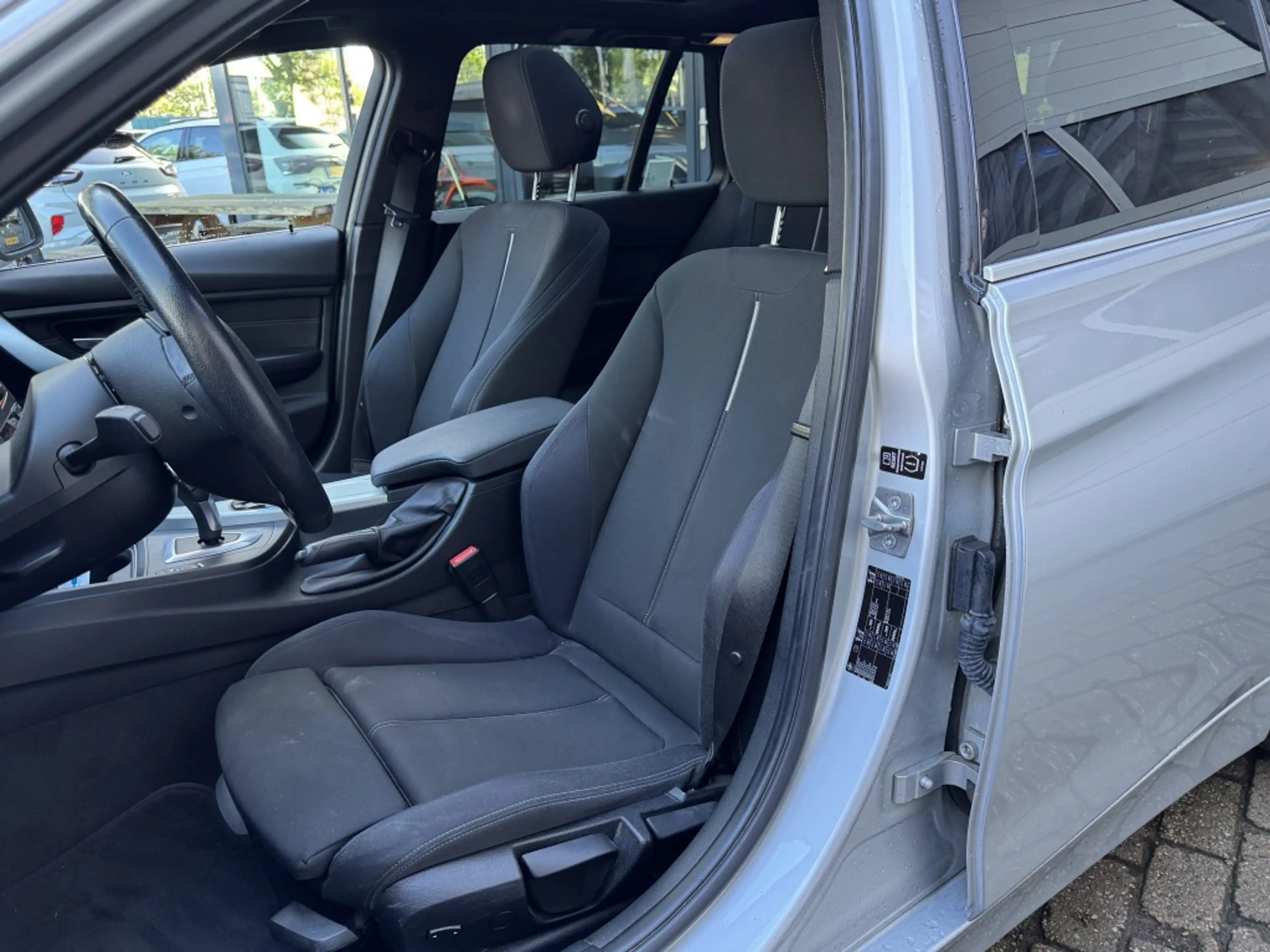 BMW 318 3-serie Touring 318d Executive — photo 4
