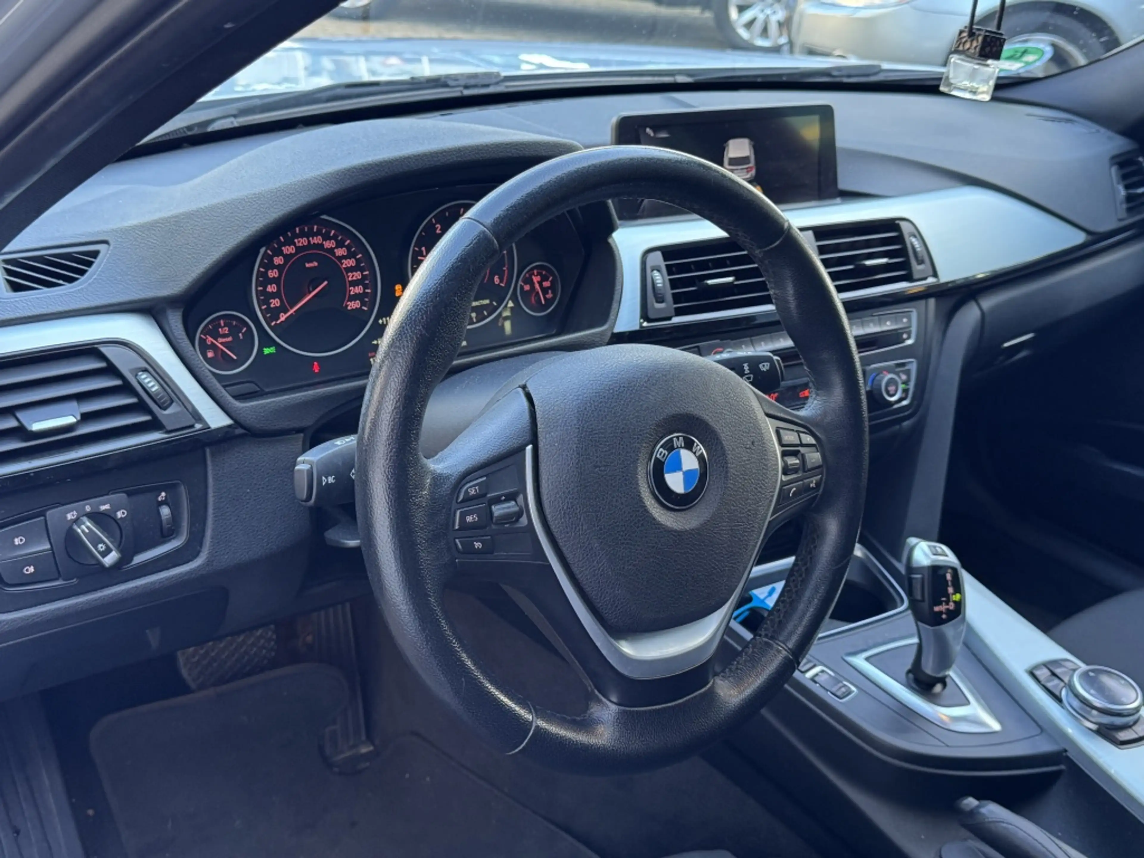 BMW 318 3-serie Touring 318d Executive — photo 6