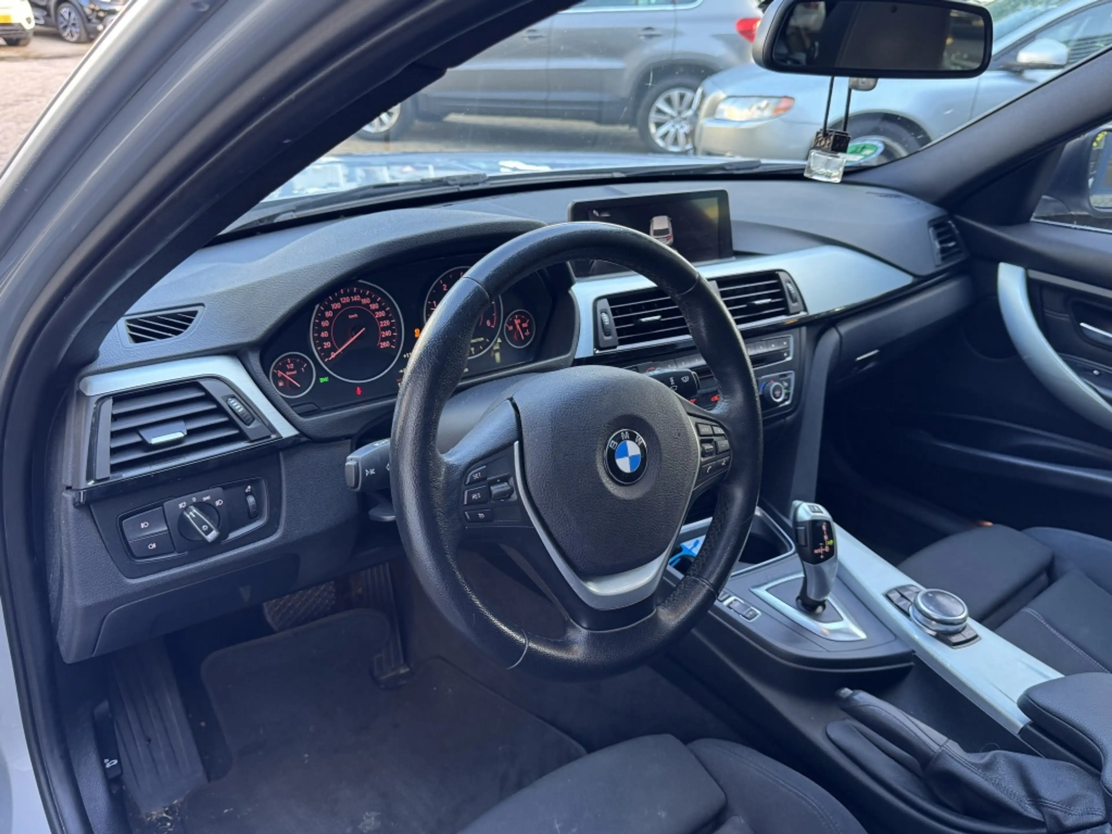 BMW 318 3-serie Touring 318d Executive — photo 2