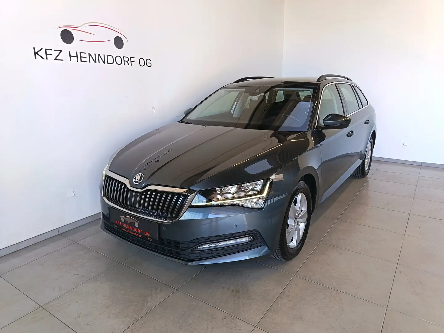 Skoda Superb 2,0 TDI Ambition DSG ab € 310 / Monat Grau - 1