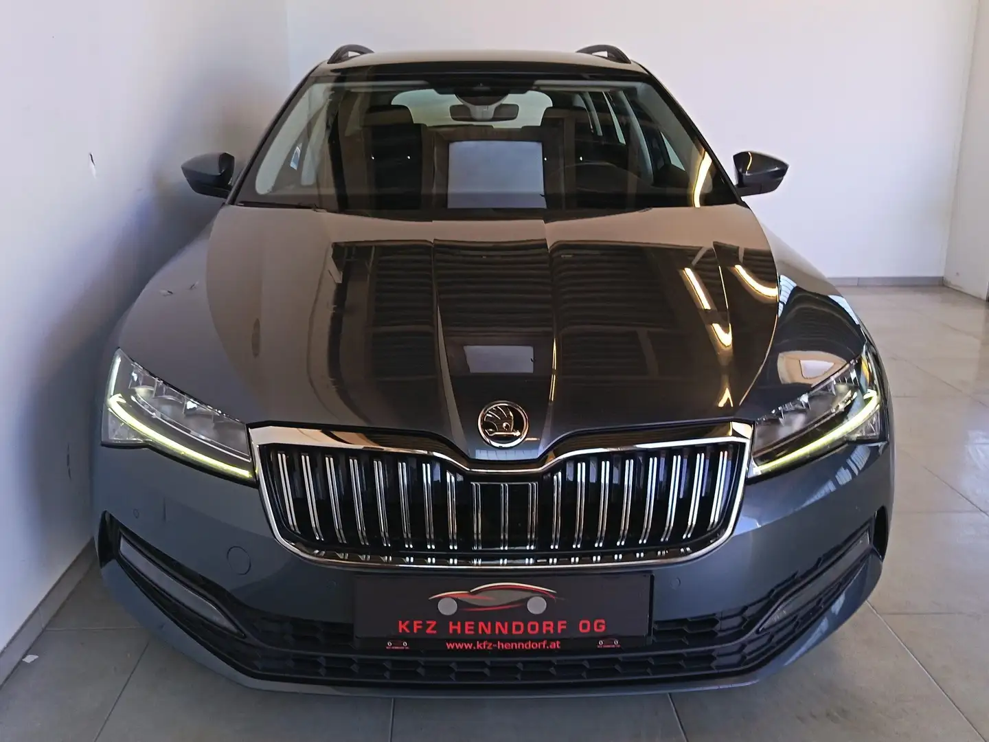 Skoda Superb 2,0 TDI Ambition DSG ab € 310 / Monat Grau - 2